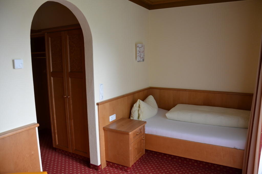 Hotel-Pension Strolz Mayrhofen Δωμάτιο φωτογραφία